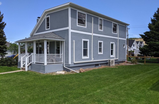 Bright and airy 2br, walking distance to downtown