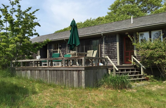 Bright and cozy menemsha cottage