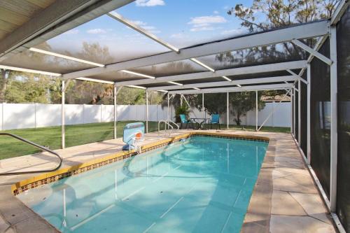 Bright and cozy pool home in Sarasota