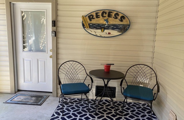Bright And Cozy Two Room Unit, Close To Beach And Sound - Perfect For Two!