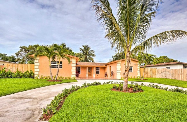 Bright and Modern Delray Home 2 Mi to Atlantic Ave!