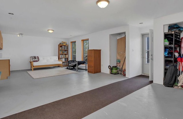 Bright and Spacious Lakefront House