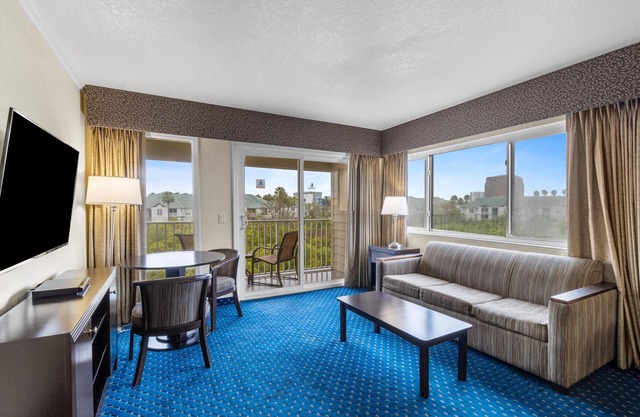 Bright & Convenient 2-Bed/2-Bath Condo