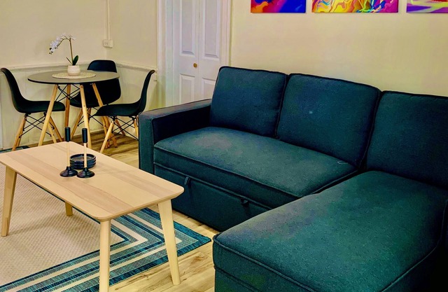 Bright - Cozy 1 BR 1 Full Bath Apt ~ 1.5 hrs from NYC - Fast WiFi & Downtown