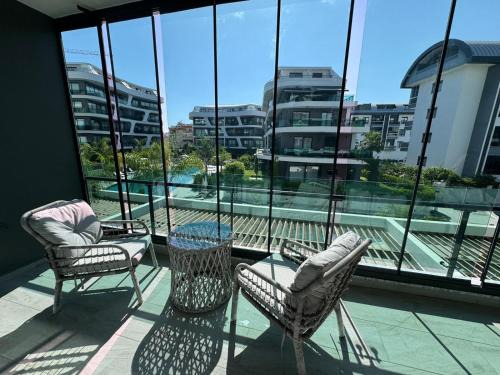 Bright Flat with Pool & Private Beach 750m to Sea