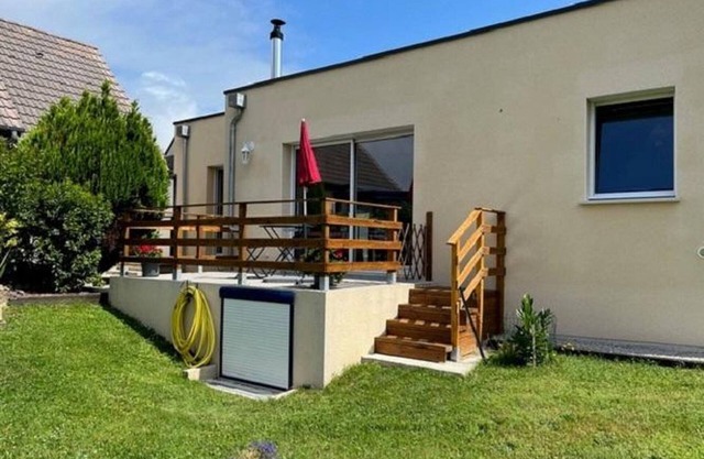 Bright house in Saint-Jean-de-la-Rivière, terrace, pets allowed