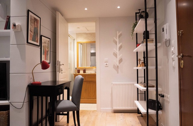 Bright Gem in Vibrant and Popular Neihborhood.