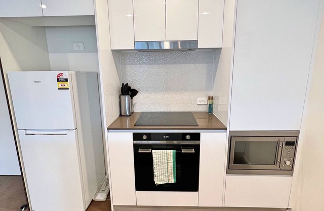 Bright in Braddon! 1 bd 1bth Apt