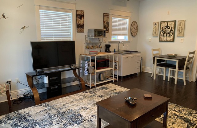 Bright, Roomy, Private 1/1 in Historic Riverbend