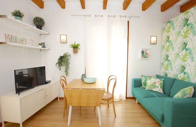 Bright Studio in the heart of Palma with Balcony, Wifi, AC, Great for Couples