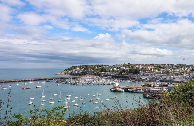 Brixham Breeze Cabin