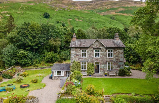 Broad How - Large house ideal for families or walking groups.