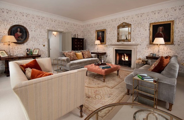 Broadgate Farmhouse - sleeps 8 in 4 bedrooms