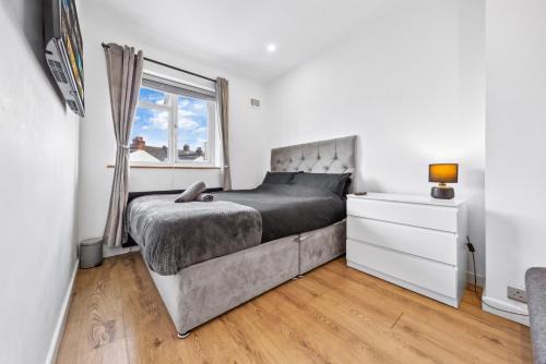 Bromley Serviced Apartments - Beckenham Place Park - London - 2 Bed House - Free Parking - 2 Beds 1 Sofabed