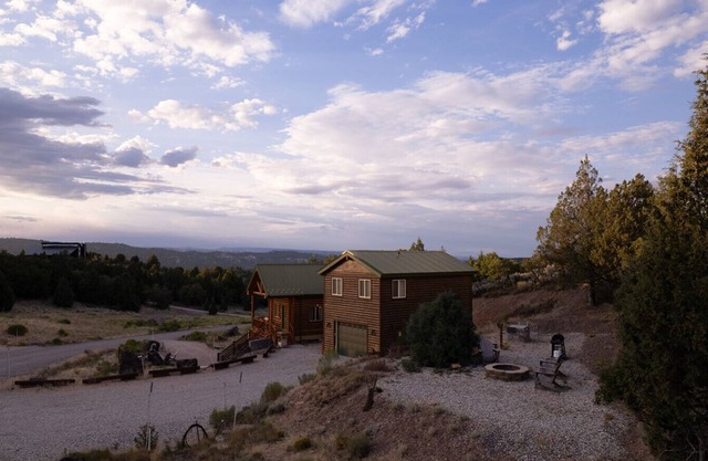 Bryce & Zion Midpoint w/Memorable Cowboy Hot Tub