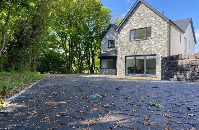 BRYN ABER, family friendly, luxury holiday cottage in Newborough