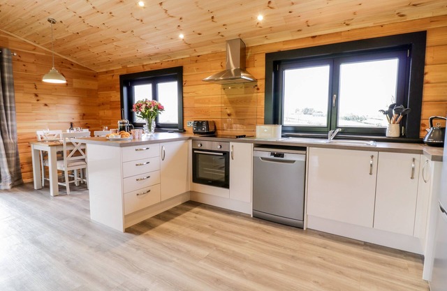 Bryn Eiddon Log Cabin