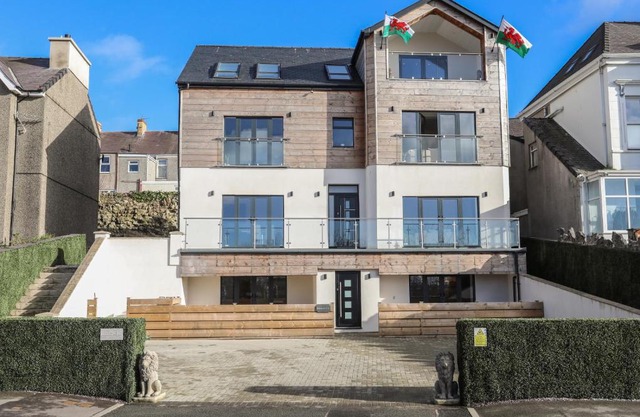 Bryn Min Manton Penthouse