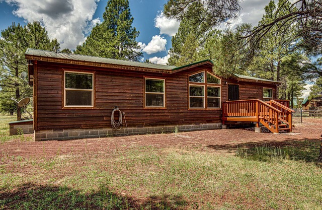 Bull Elk Lodge a cozy cabin in the woods of Northern Arizona