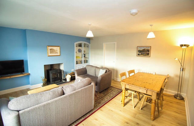 Bungalow - 4 Beds 2 Baths - Dog Friendly - Walks