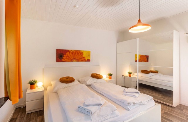 Bungalow 'Die Orange' with Mountain View, Private Terrace and Wi-Fi