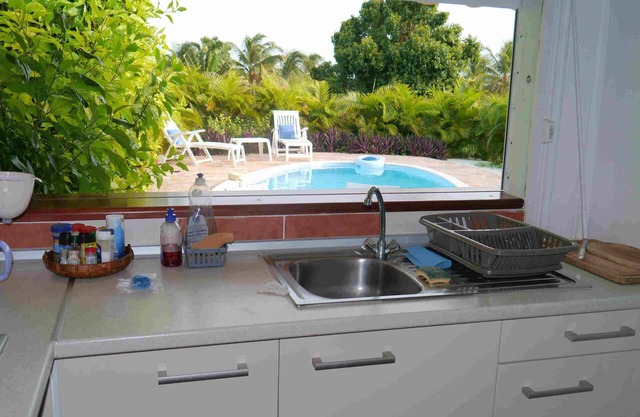BUNGALOW DOUCEUR: 3 ROOMS WITH PRIVATE SWIMMING POOL in SAINT-FRANCOIS