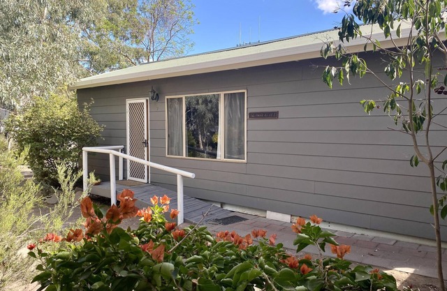 Bungalow - Self Contained, Two Bedroom Bungalow with 1 Queen, 1 Double/Single Bunk Bed & 1 Single, Private Backyard