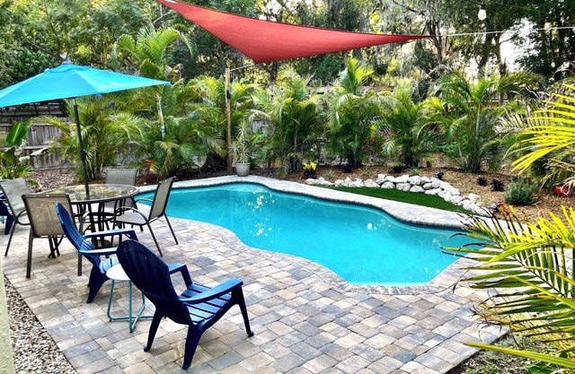 Bungalow w/Heated Pool by Downtown & Beaches