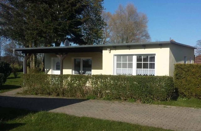 Bungalow with garden view