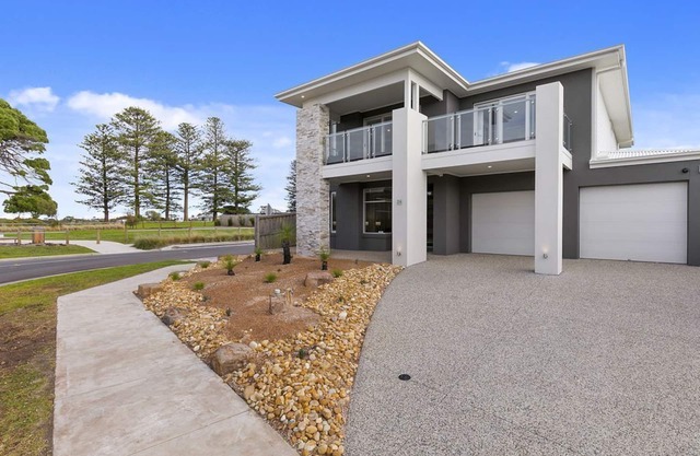 Bunya By The Sea - Absolute Beach Front - Luxury Accommodation - Ocean Views