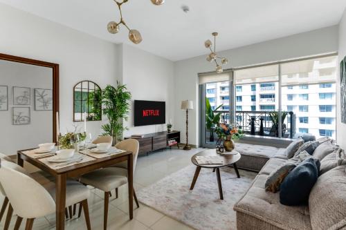 Burj & Fountain View 2BR Steps from Dubai Mall