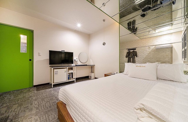 Busan Daeyeondong Hotel With