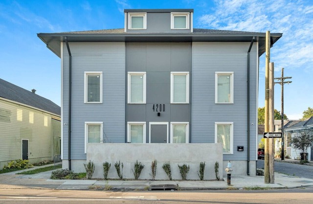 Bywater | Entire 2nd Floor, 4 Units, Sleeps 28!