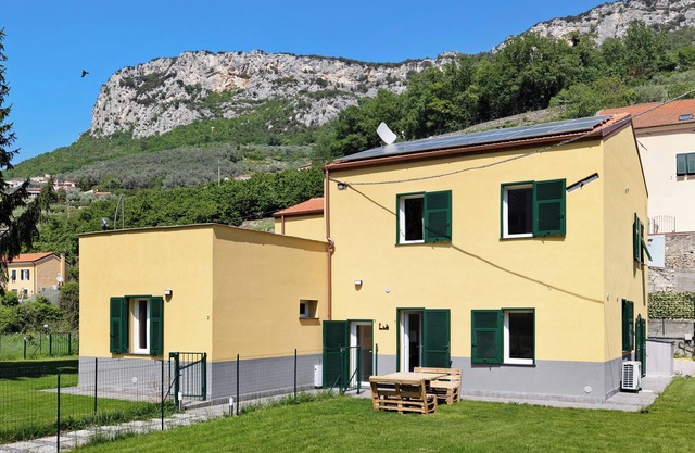 Ca di perti Apartment 1 with Wi-Fi, A/C & Garden