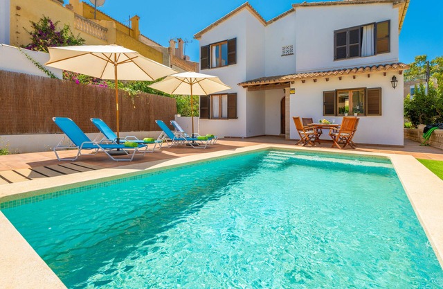 CA'N TORRONET - Charming summer house with private pool and close to the beach. Free WIFI.