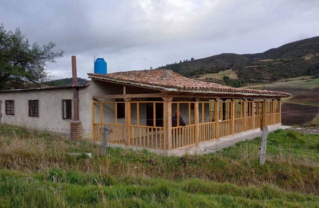 Cabaña Villa Eliseo se encuentra aislado junto al río Tota a 5km del lago Tota .