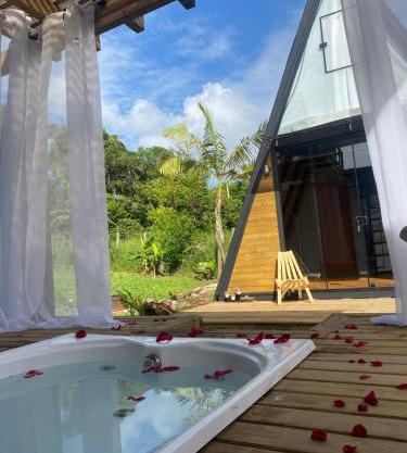Cabana da reserva com jacuzzi