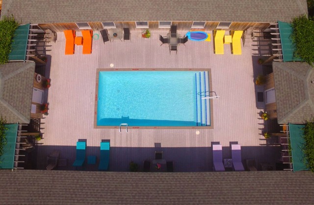 Cabana II: Perfect getaway for two that offers a shared pool