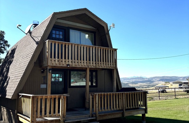 Cabin 1: 4-bedroom, 2-full bath cabin located in Skyline Mountain Resort.