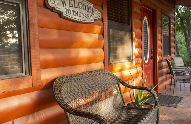 Cabin 1 Rental 15 Minutes From Magnolia and Baylor