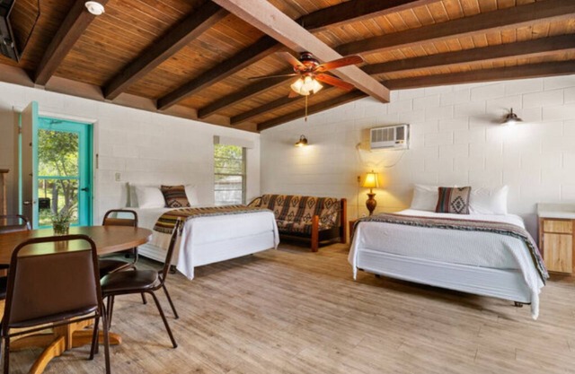 Cabin 6 - Located next to Lakehouse 9