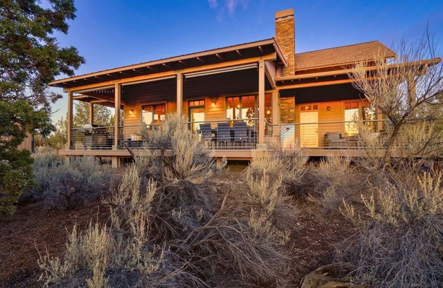 Cabin 89 at Brasada Ranch: 2bd, Hot Tub, & Modern Rustic Comfort!