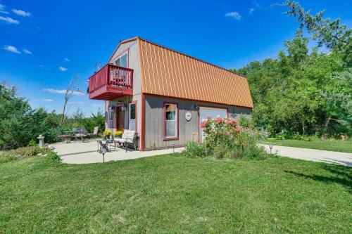 Cabin Near Cokato Lake with Outdoor Oasis and Views!