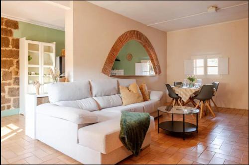 Cal Robusto, Apartament in Masía with horses