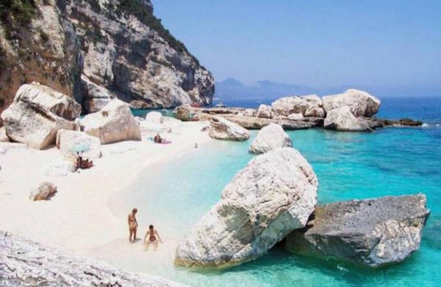 Calagonone villetta con giardino e barbecue