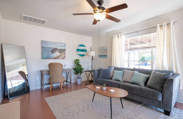 Cali 2BR Getaway – Firepit, Yard & Spring Charm