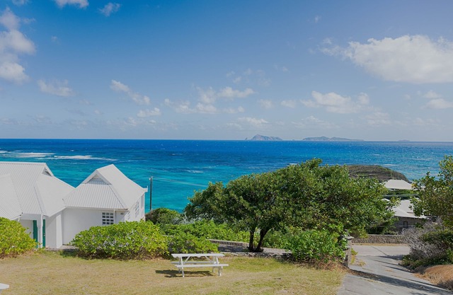 Calmando. Enjoy some of the best oceanfront views Crown Point has to offer.