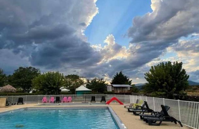 Camping 3 étoiles - Piscine - eeeehc