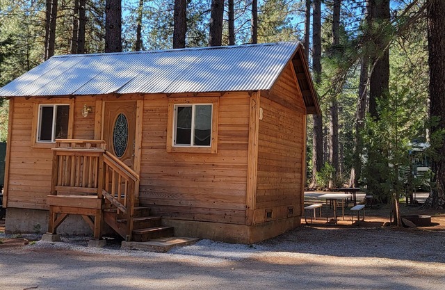 Camping Cabin B at Bigfoot Lodging Lassen NP