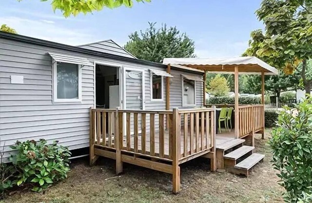 Camping Rieumontagné* - Classic 4-room mobile home for 6 people